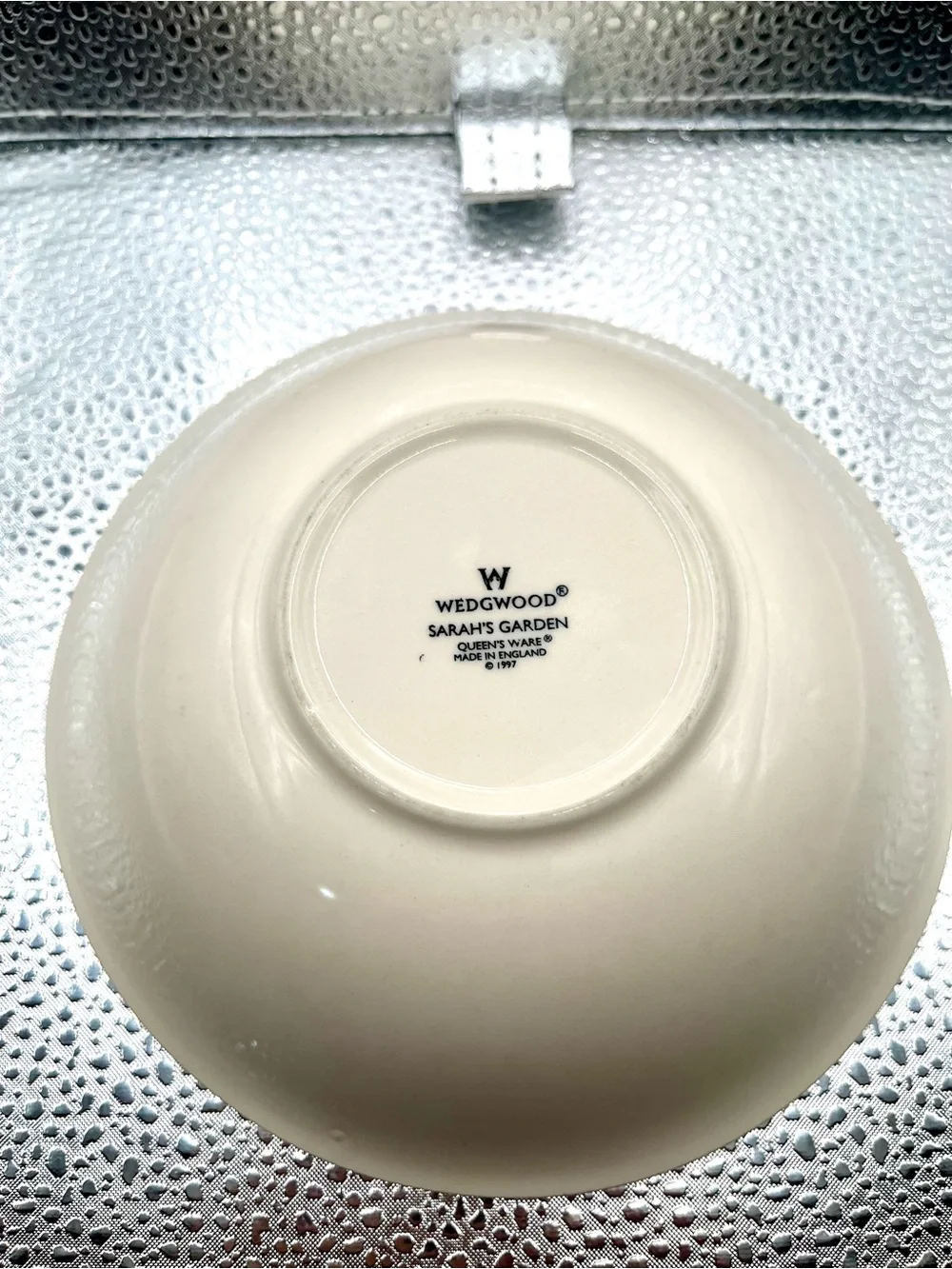 WEDGEWOOD Sarah's Garden Queensware Blue-rimmed Cereal/Soup Bowl 6.75 in. (D)